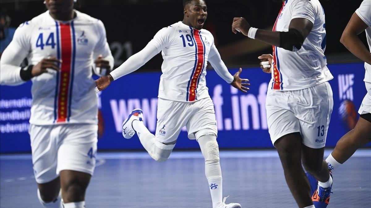 Cairo (Egypt)  15 01 2021 - Cape Verde s Admilson Estaliny Furtado (C) reacts during the match between Hungary and Cape Verde at the 27th Men s Handball World Championship in Cairo  Egypt  15 January 2021  (Balonmano  Cabo Verde  Egipto  Hungria) EFE EPA Anne-Christine Poujoulat   POOL