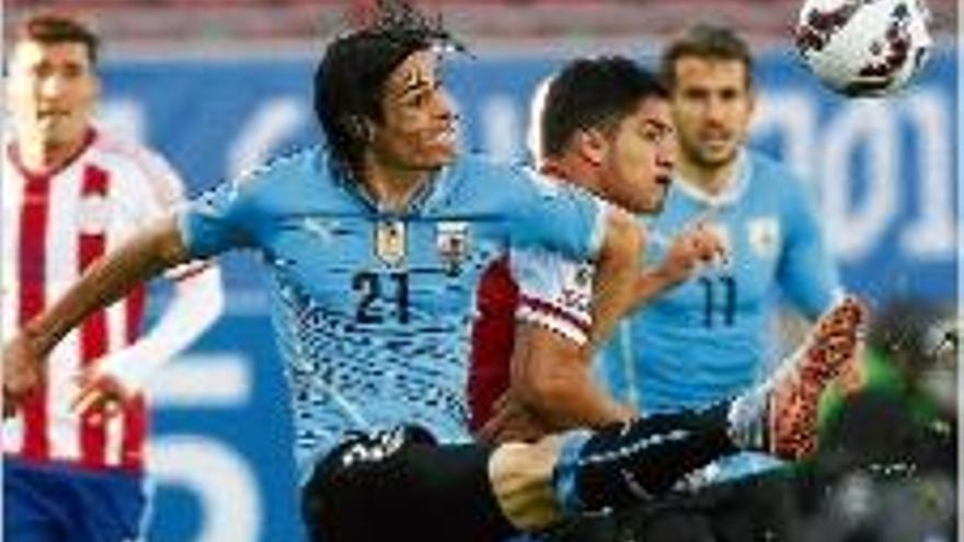 Empat entre Uruguai i Paraguai  amb gols de Giménez i Barrios