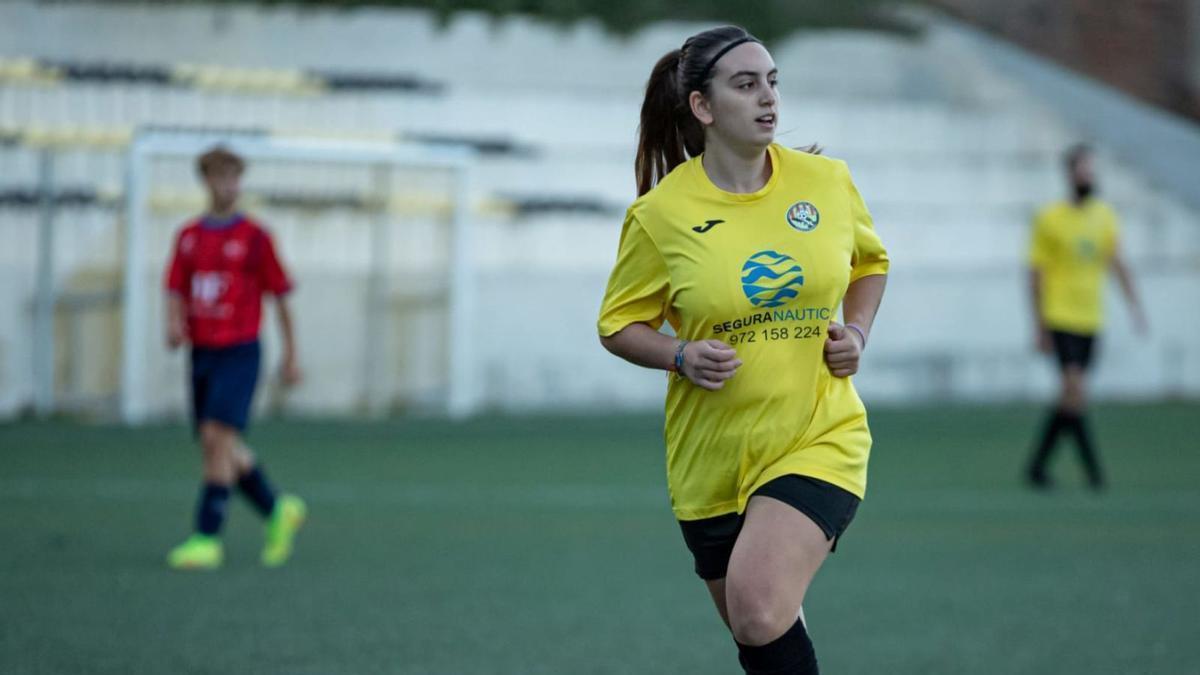 Alexandra Cortizo,
durante el partido del 
pasado sábado entre el 
Esplais y el Cadaqués. 
 // FdV