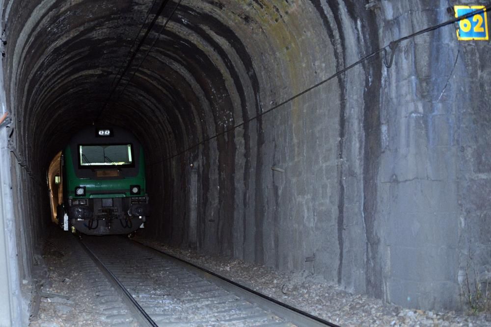 Descarrila un tren de mercancías en Lena