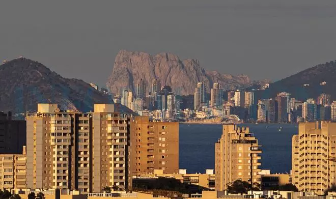 Así se ve el Peñon de Ifach desde Alicante
