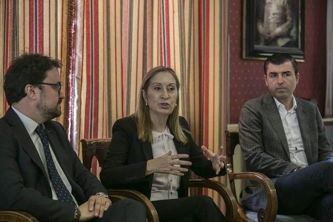 08/02/2017 POLÍTICA PARTIDO POPULAR   visita de la presidenta del congreso Ana Pastor junto al presidente  del pp de tenerife  Asier Antona y el alcalde de los realejos Manuel Domínguez González  celebrando la rueda de prensa en el casino de tenerife