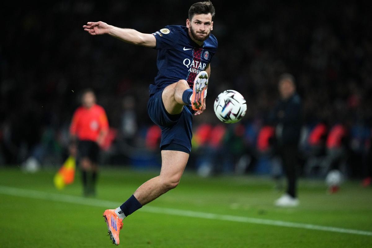 Khvicha Kvaratskhelia se lesionó en el partido del PSG frente al Auxerre