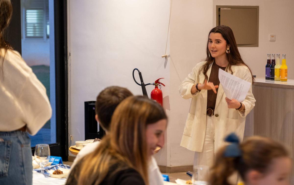 Cuinar amb consciència: Carlota Sobrino i el seu 'brownie' saludable sense forn.