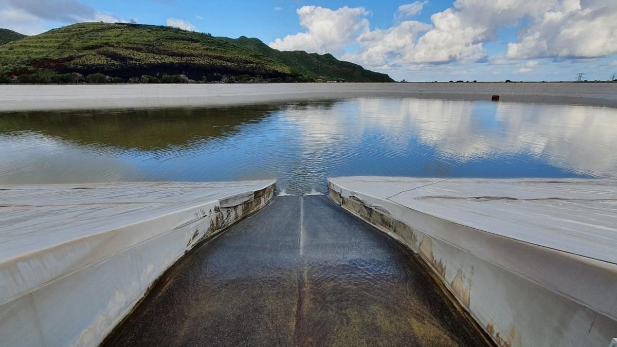 Archivo - Embalse de agua en Tenerife