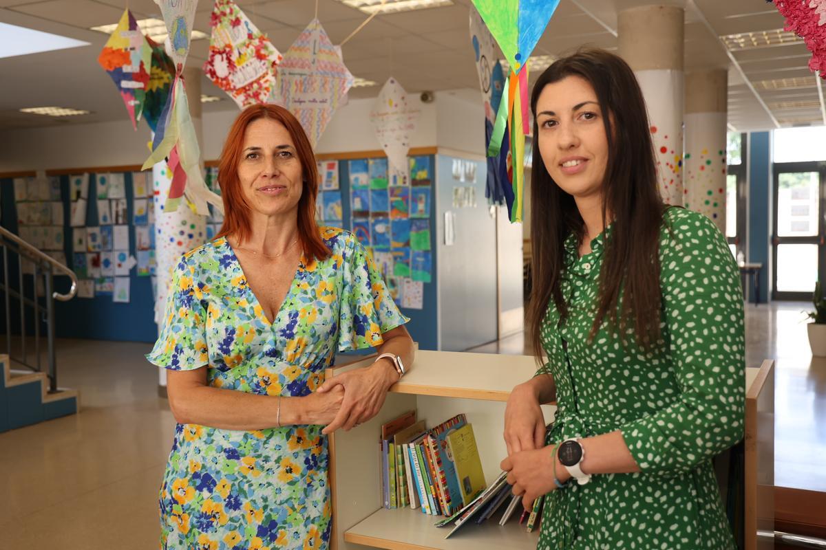 Yolanda Arnau (izda), mamá de Álvaro, y Beatriz Sánchez, asistente personal infantil del menor con trastorno del espectro autista