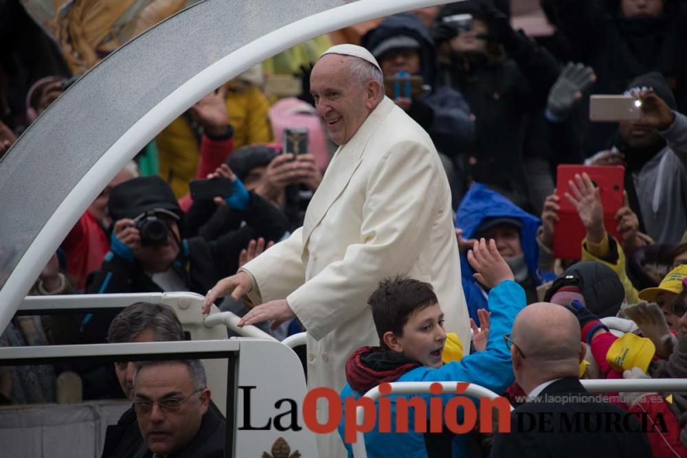 La cofradía de la Vera Cruz entrega el óbolo del J