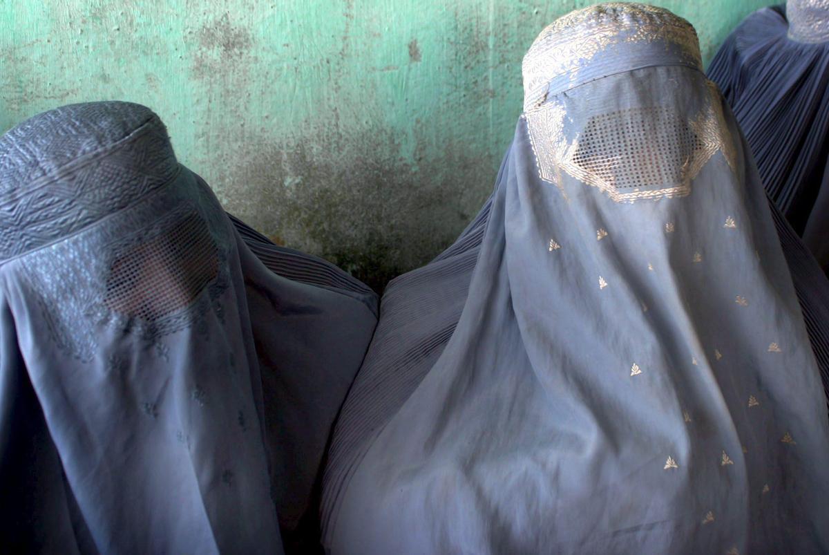 Dos mujeres con burka.