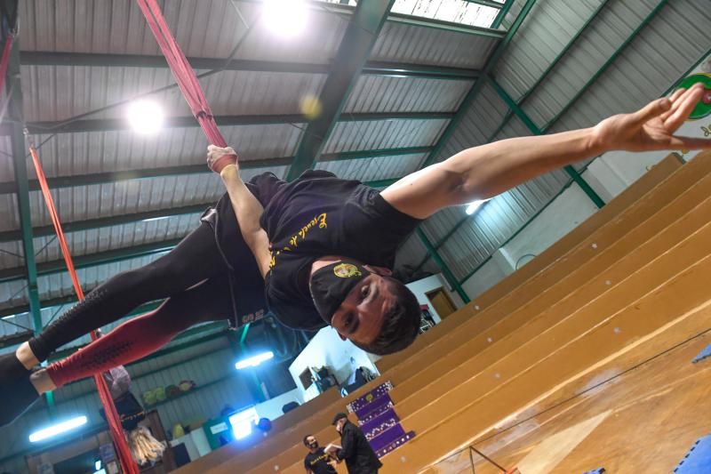 La escuela de circo malabares San Borondón cumple quince años