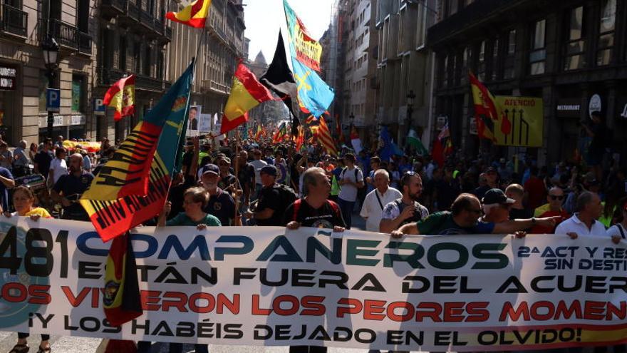 Imatges de la capçalera de la manifestació de Jusapol