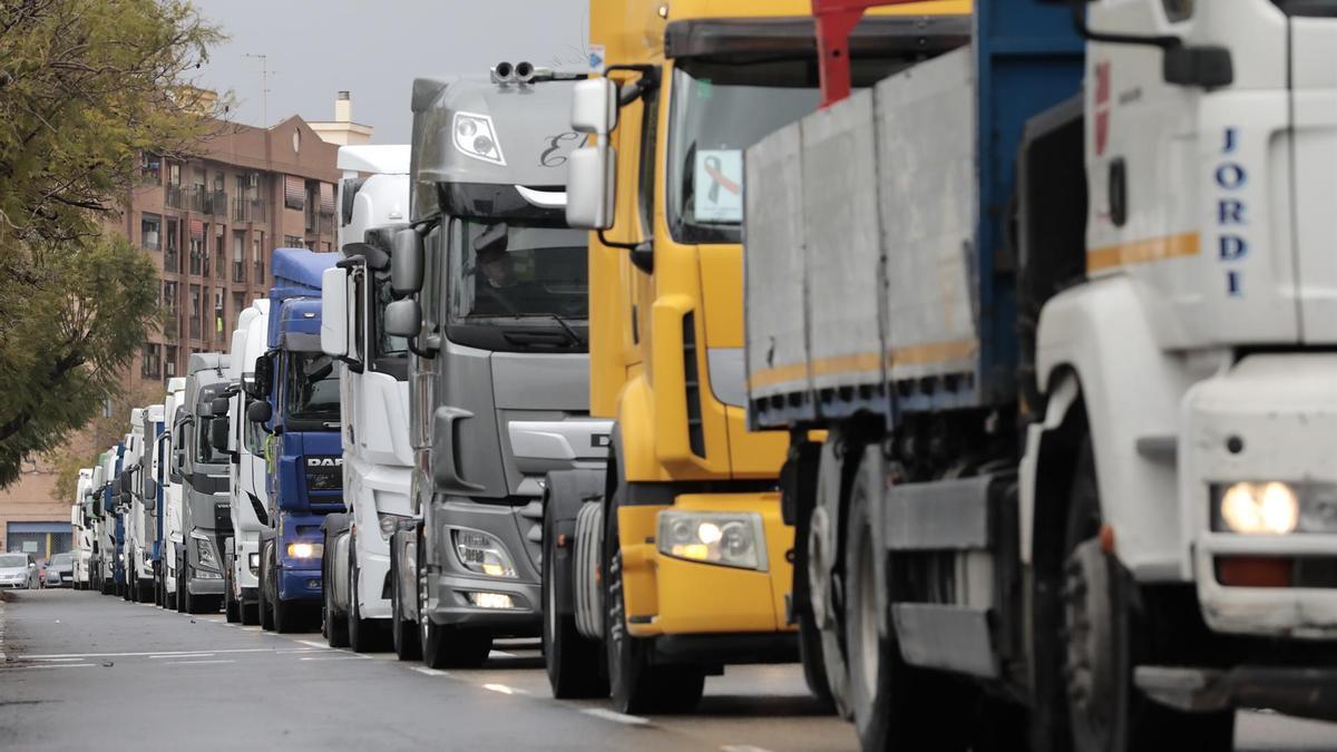 Una manifestación de camioneros en forma de &quot;marcha lenta&quot;