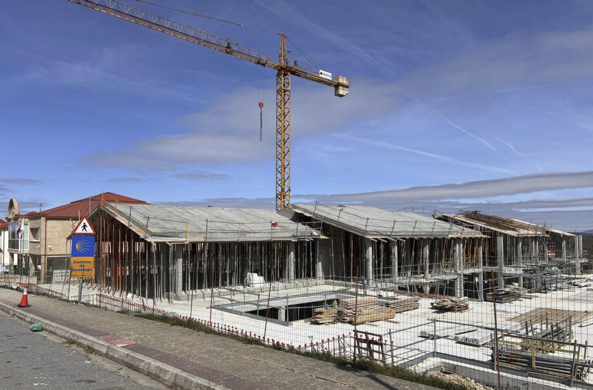 Estado actual de las obras en la futura residencia de Dozón, situada al lado del consistorio.