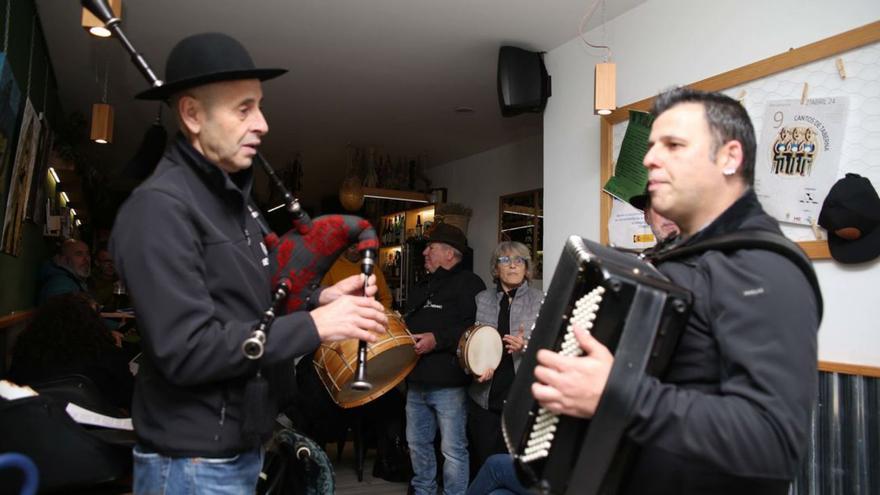 La música tradicional toma la Zona dos Viños con los Cantos de Taberna