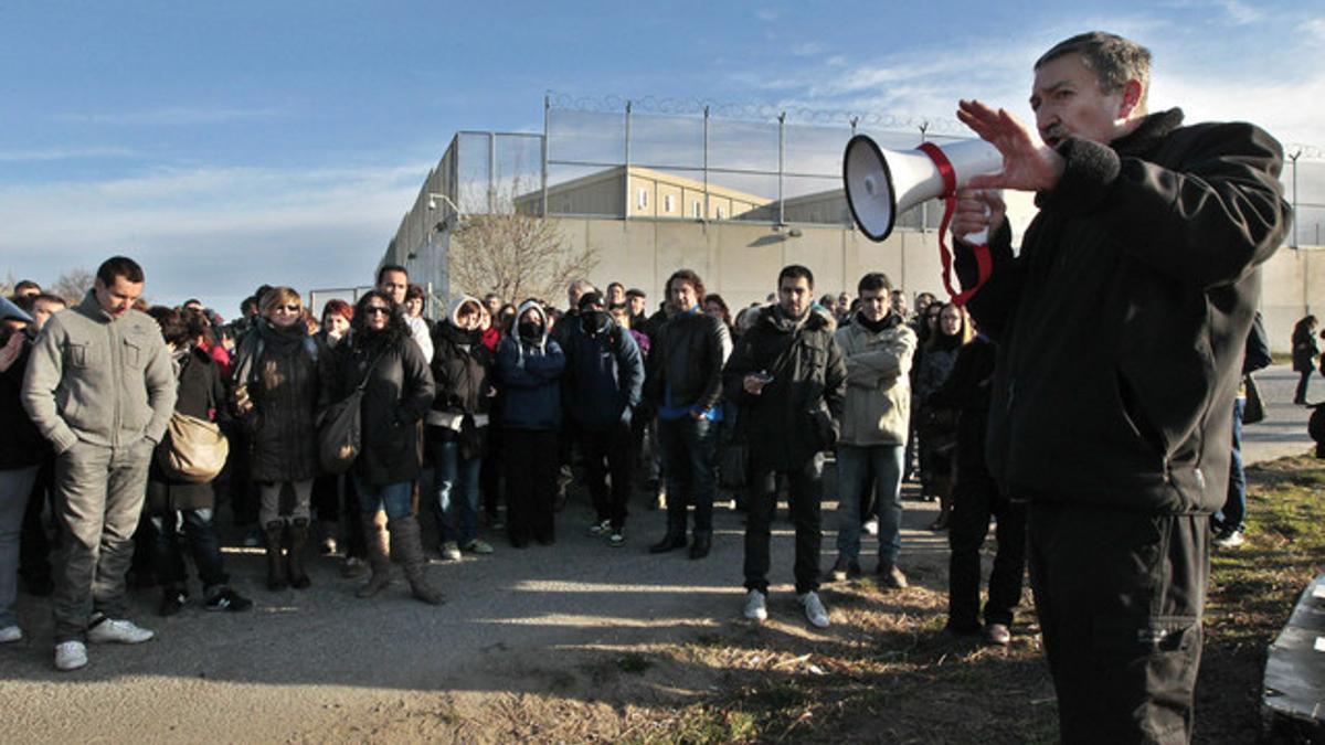 Funcionarios de prisiones de la Generalitat, el 5 de marzo en la manifestación delante de la carcel de Quatre Camins.