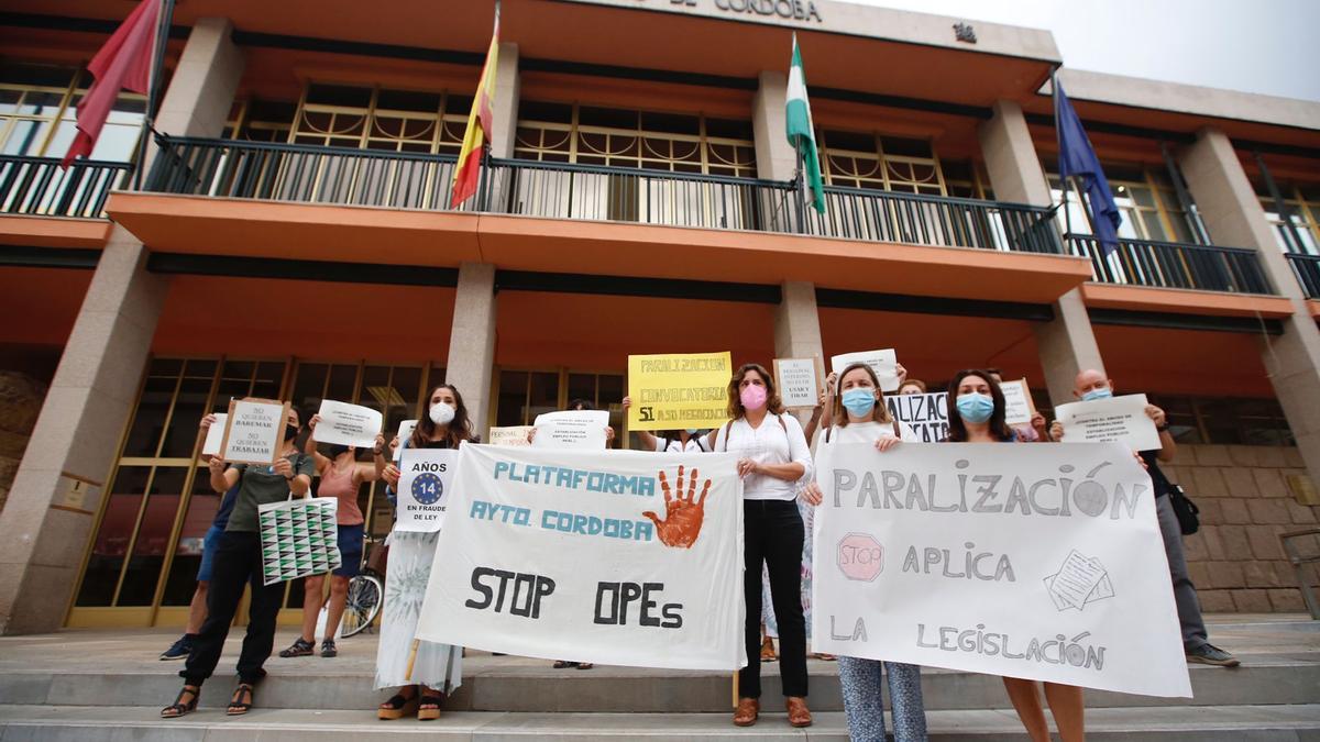 Concentración del personal interino y laboral indefinido no fijo en el Ayuntamiento.