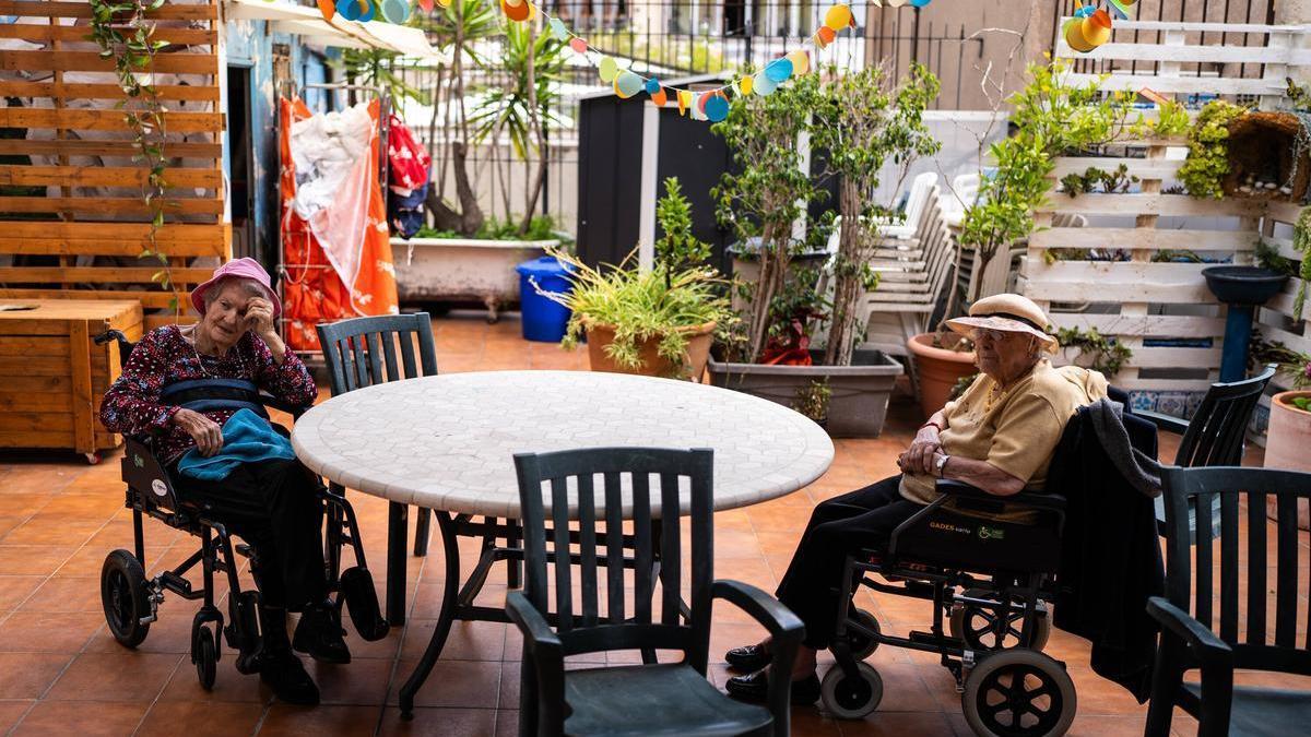 REGULARIZACIÓN MIGRANTES | La patronal de la dependencia ofrece 160.000 empleos a los inmigrantes regularizados, pero pide un plan de formación