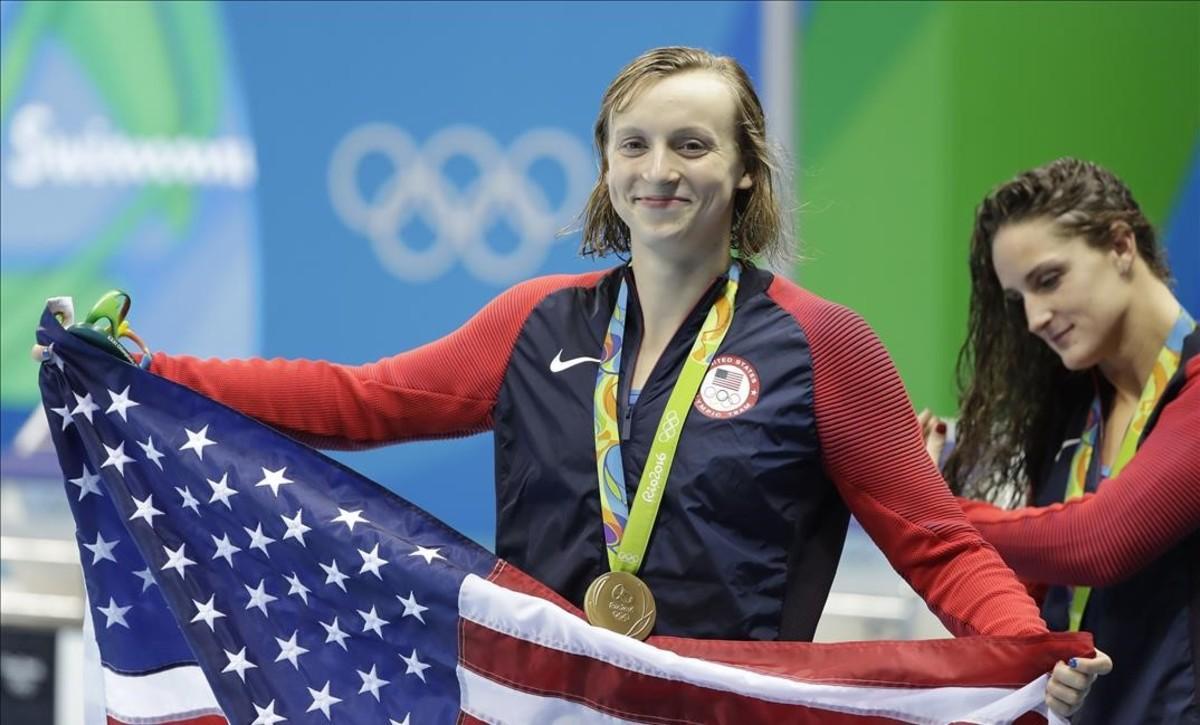 lmendiola34999209 winner united states  katie ledecky  celebrates with her med160808183800