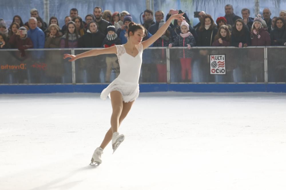 Exhibición de patinaje sobre hielo