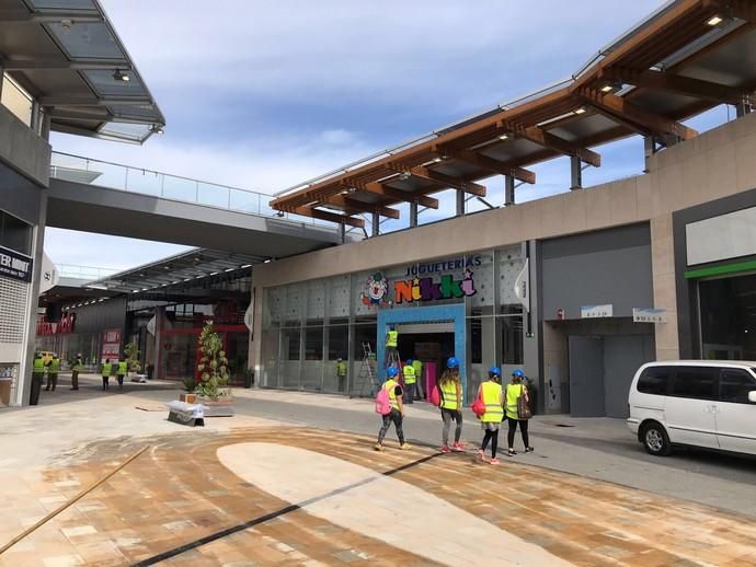 Últimos retoques al Centro Comercial Los Alisios