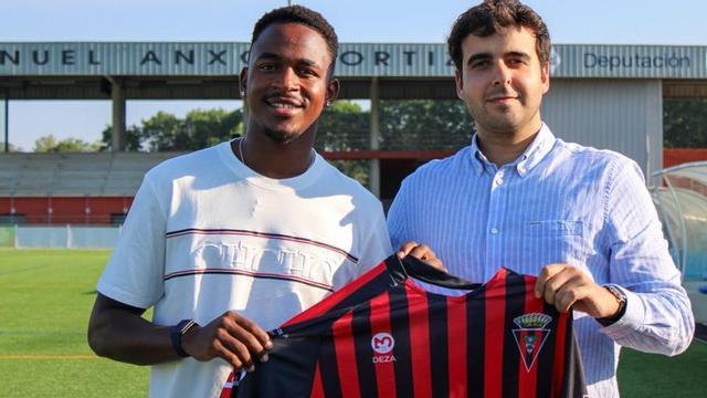 Mesfin Gómez fue presentado ayer por el presidente Guillermo Fernández. |