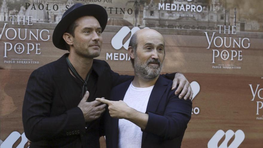 Jude Law y Javier Cámara.