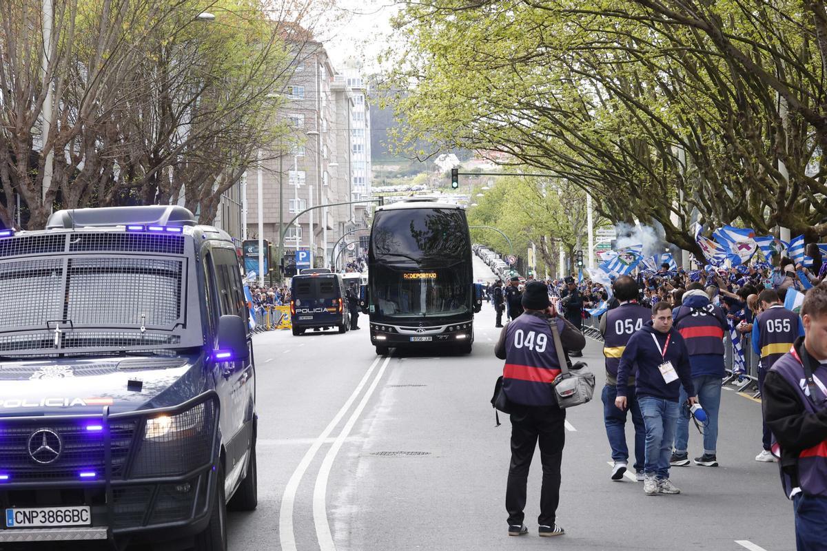 Así recibió el deportivismo al equipo antes del partido ante el Málaga