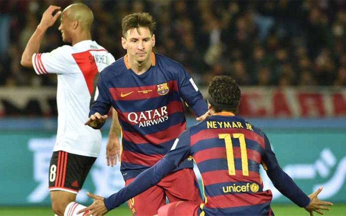 Leo Messi celebra con Neymar el primer gol del FC barcelona en la final del Mundial de Clubes contra River Plate