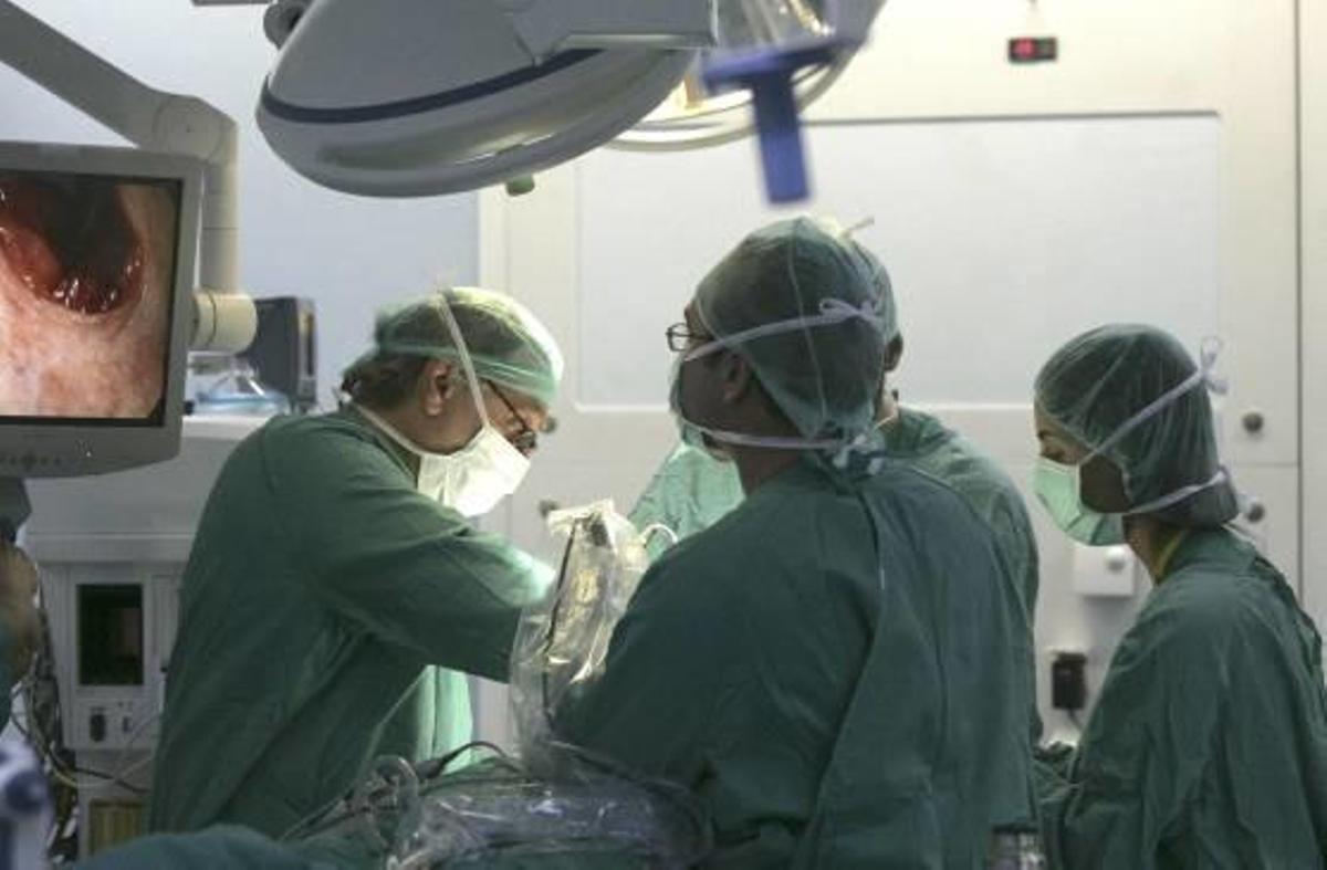 Los médicos deberán dejar su trabajo privado para acceder a las jefaturas de los hospitales