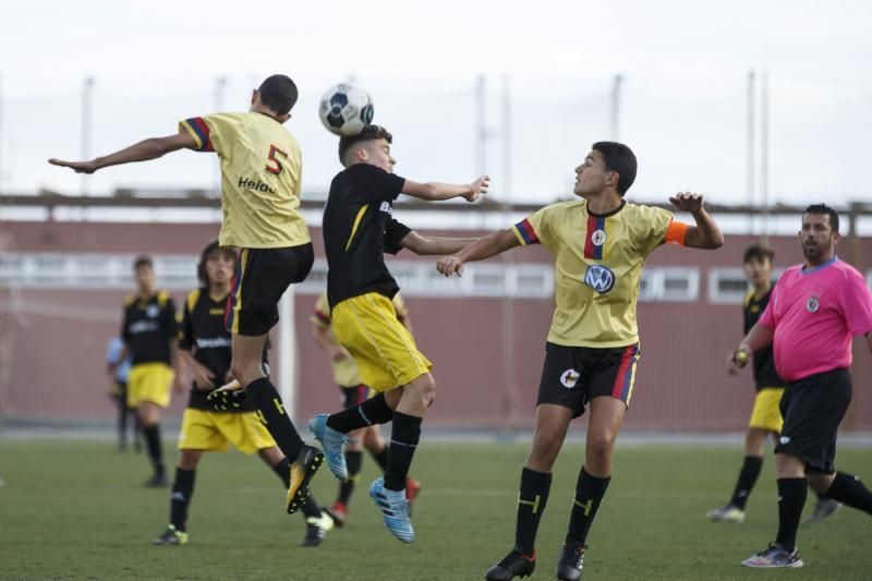 21.04.18 Las Palmas de Gran Canaria. Fútbol base intantil temporada 2017-18. Siete Palmas - Heidelberg. Anexo Estadio de Gran Canaria.  Foto Quique Curbelo  | 21/04/2018 | Fotógrafo: Quique Curbelo