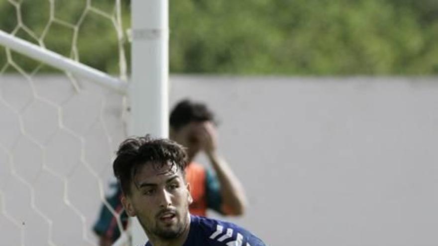 El canterano Simón Ballester, trabajando en un entrenamiento.