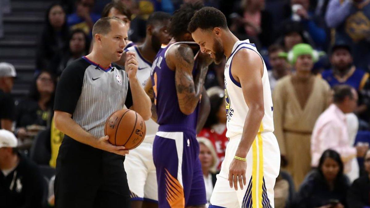 Curry se lesionó en el partido ante Phoenix