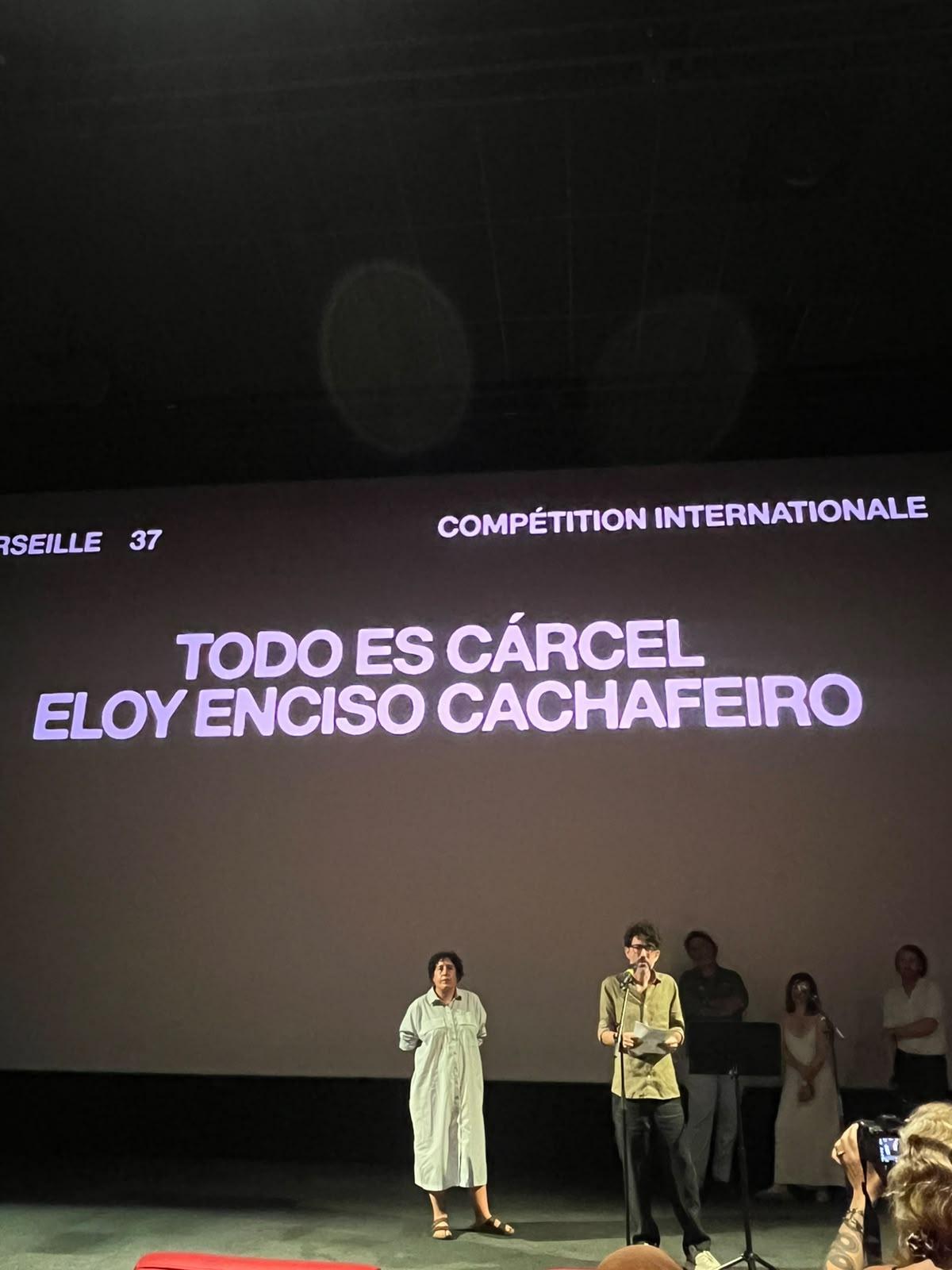 Eloy Enciso y Beli Martínez, recogiendo el premio en el FID Marseille.