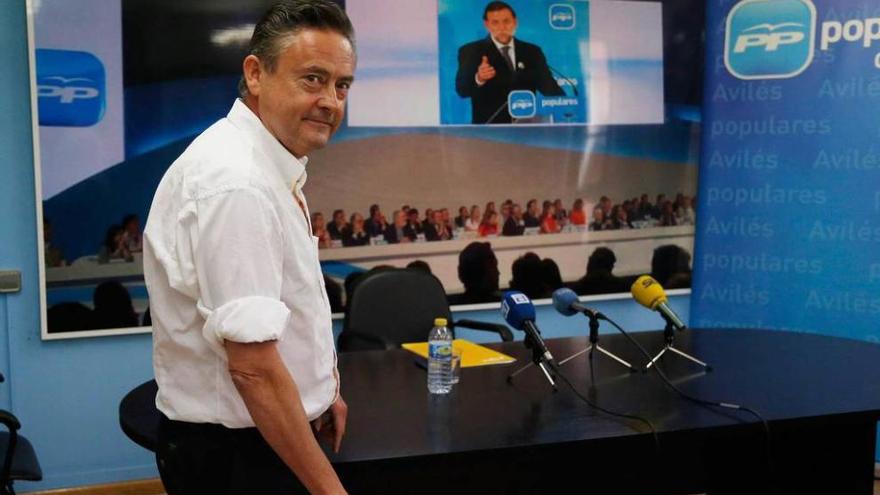 Joaquín Aréstegui, ayer, en la sede del PP de Avilés.