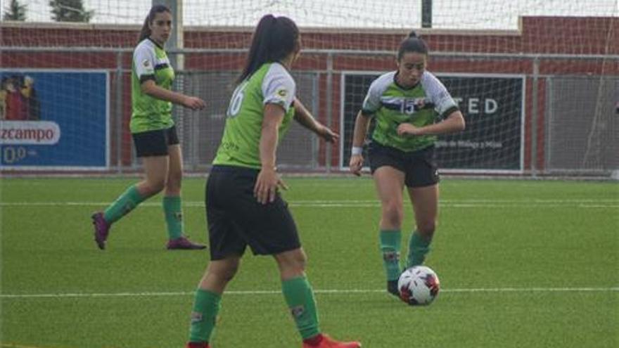 Marina López se queda en el Femenino Cáceres para “aportar lo mejor posible al equipo”