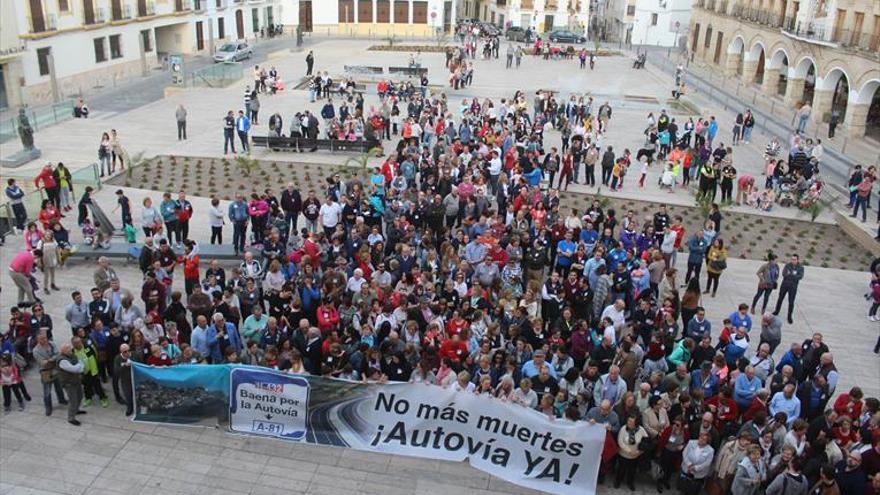 Unas 500 personas piden convertir en autovía la N-432