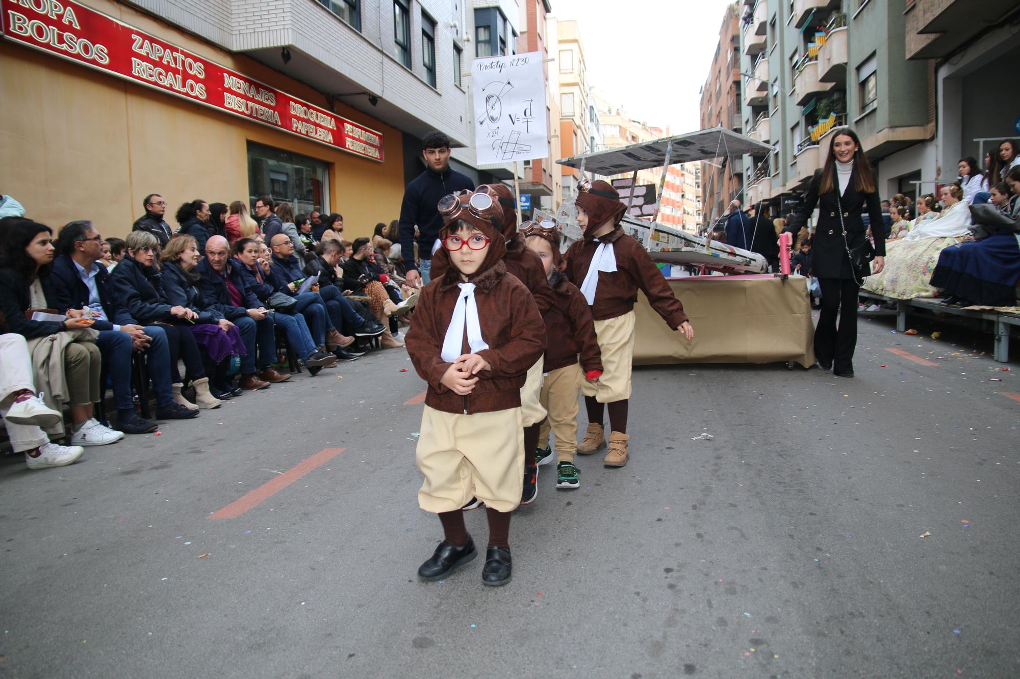 Búscate en las fotos del premio al Barri València en la cabalgata del Ninot infantil de Burriana