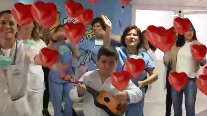 El Reina Sofía celebra el Día del Niño Hospitalizado lanzando besos