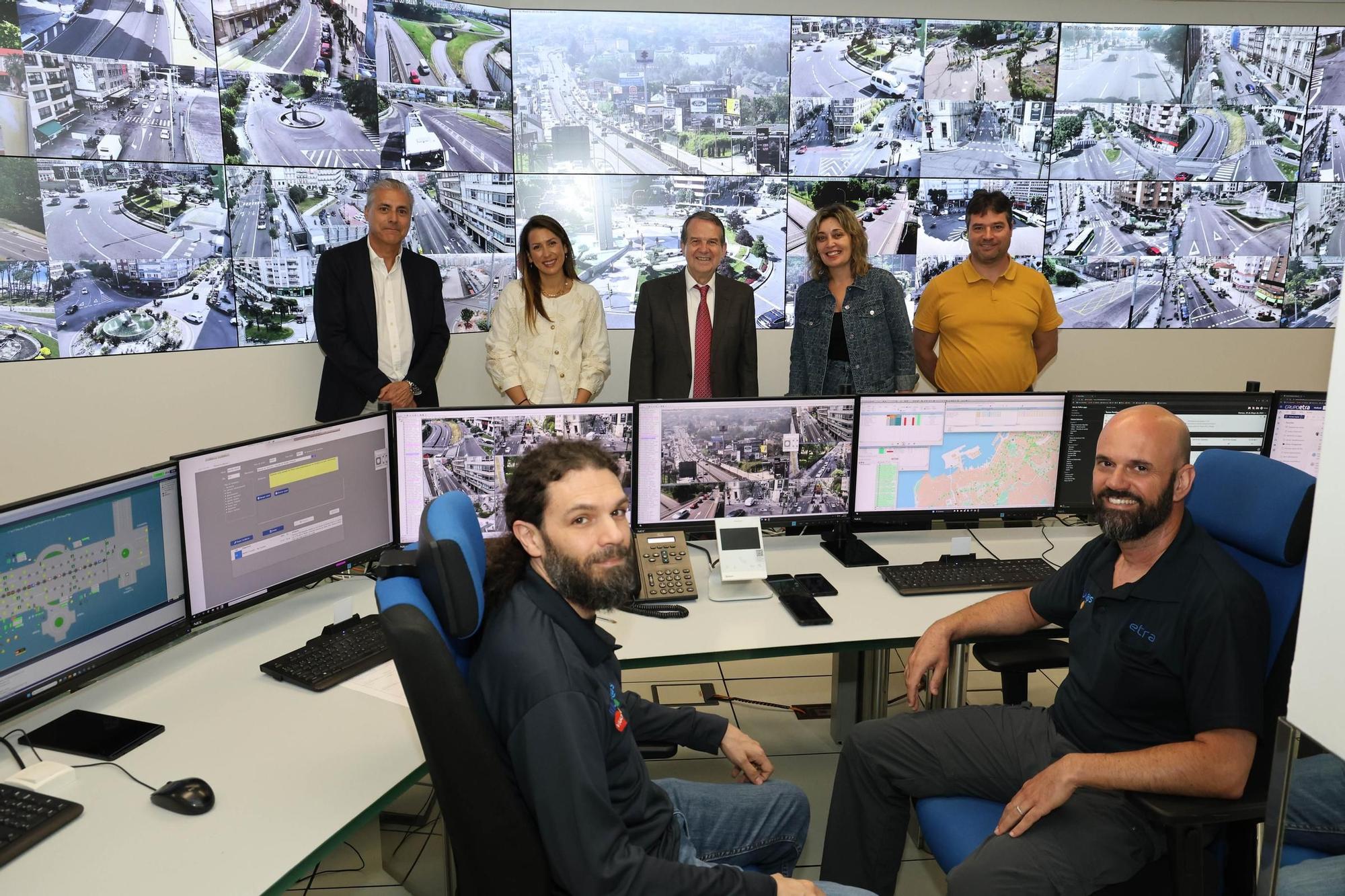Visita a la sala de gestión de Movilidad del Concello de Vigo