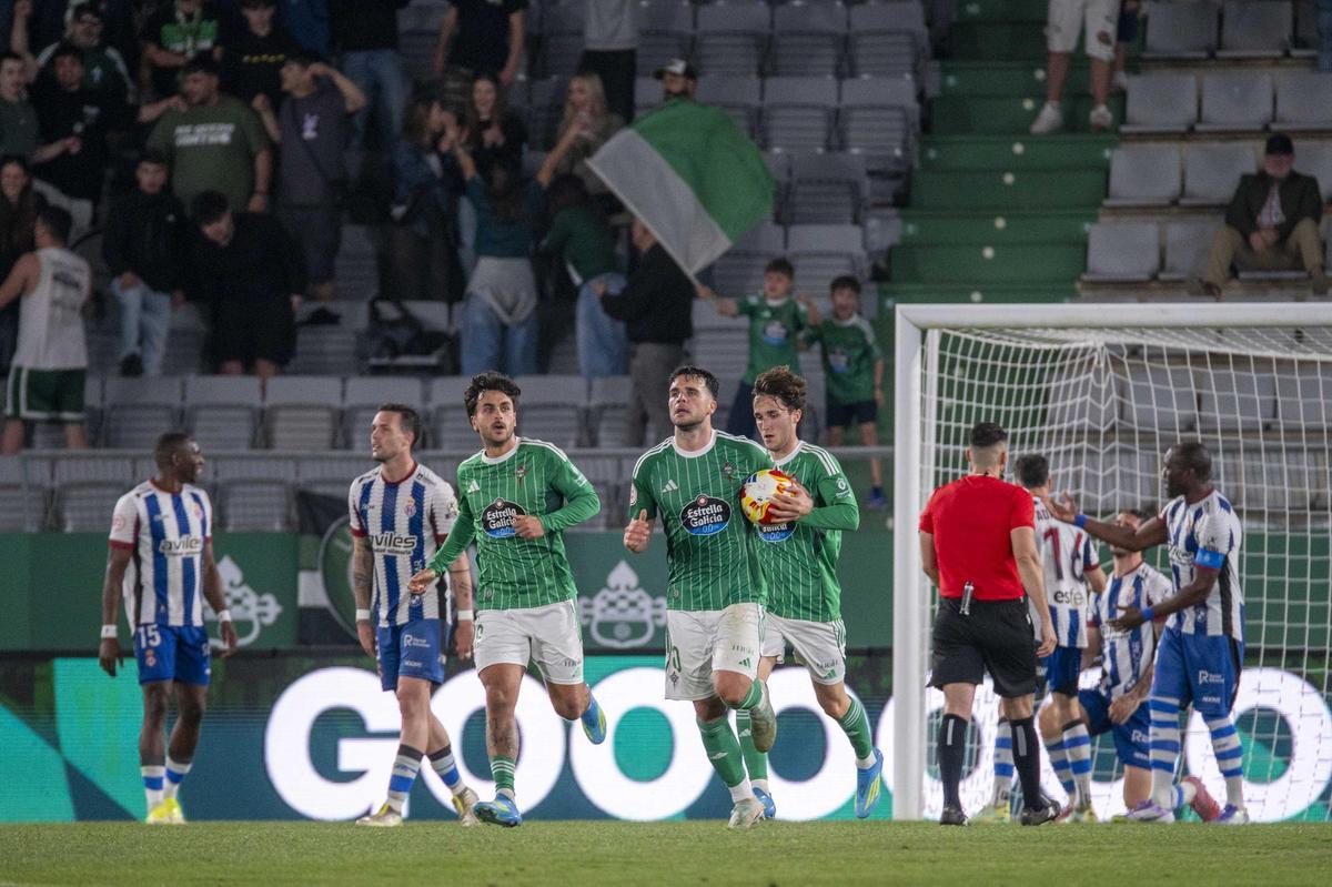 Las imágenes del empate del Avilés en Ferrol