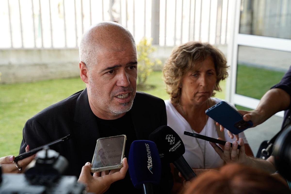 Centenares de personas despiden al histórico sindicalista Suso Díaz, padre de Yolanda Díaz