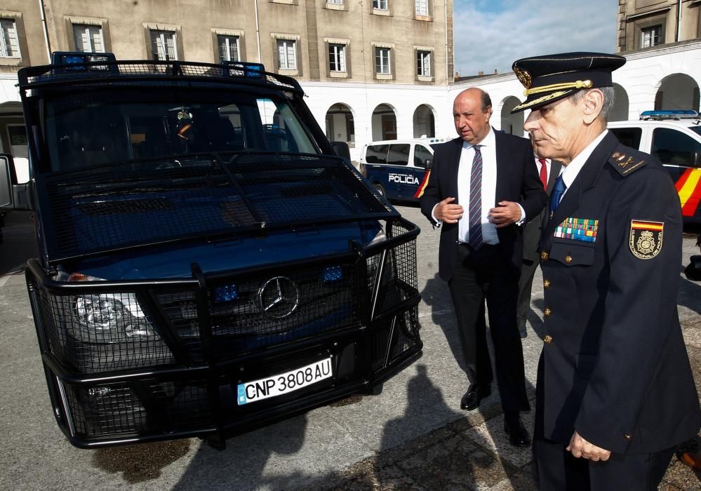 Visita del director general de la Policía a las instalaciones de Buenavista.