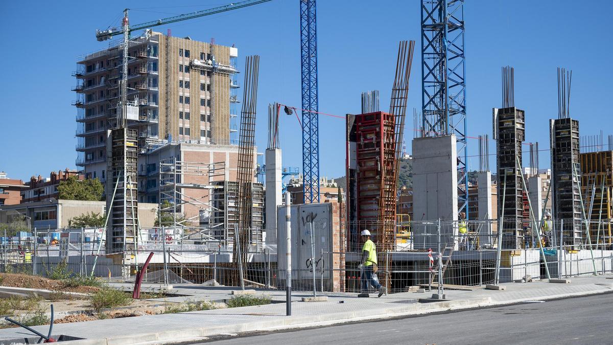 Construcción de pisos de obra nueva en el ARE Montesa de Esplugues de Llobregat