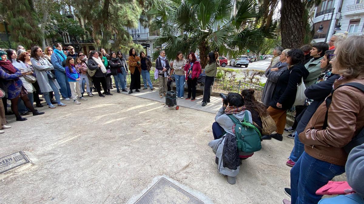 Pilar Dasí, Marta García y María Palau, presentan la ruta por los espacios del Patronato en València, este domingo.