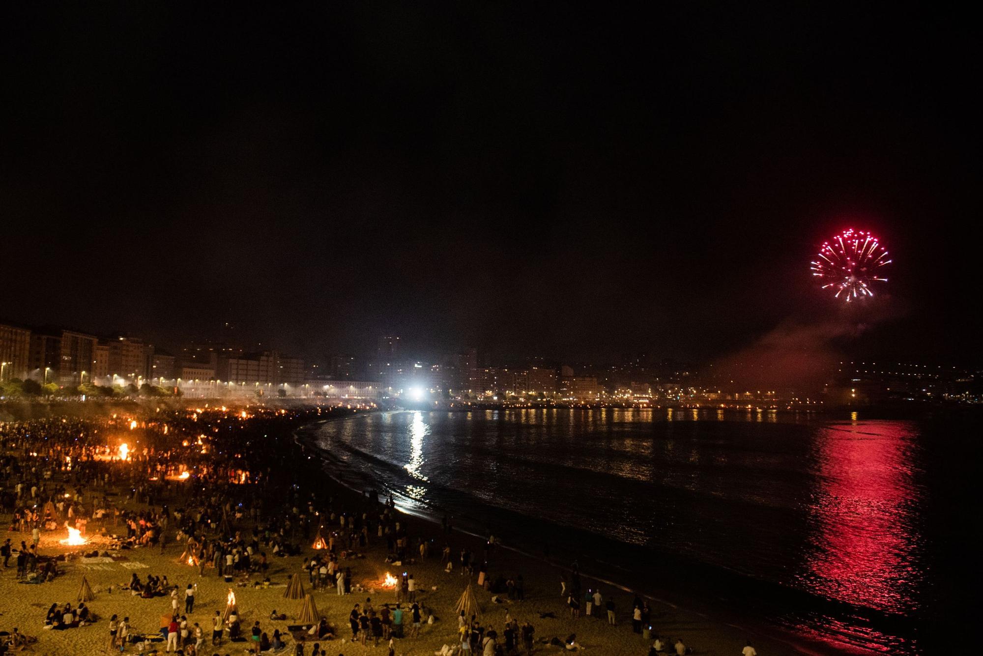 Noche mágica en un San Xoán tropical en Galicia