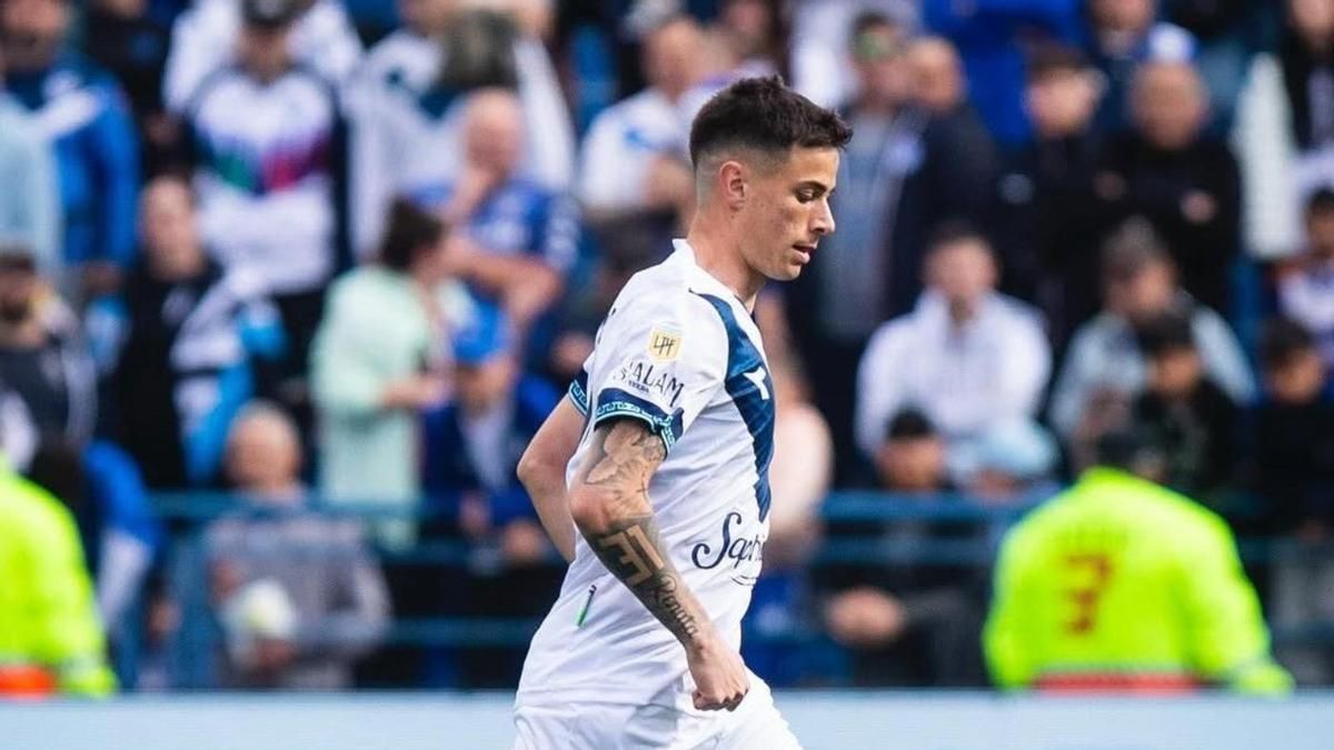 Valentín Gómez en un partido con Vélez Sarsfield
