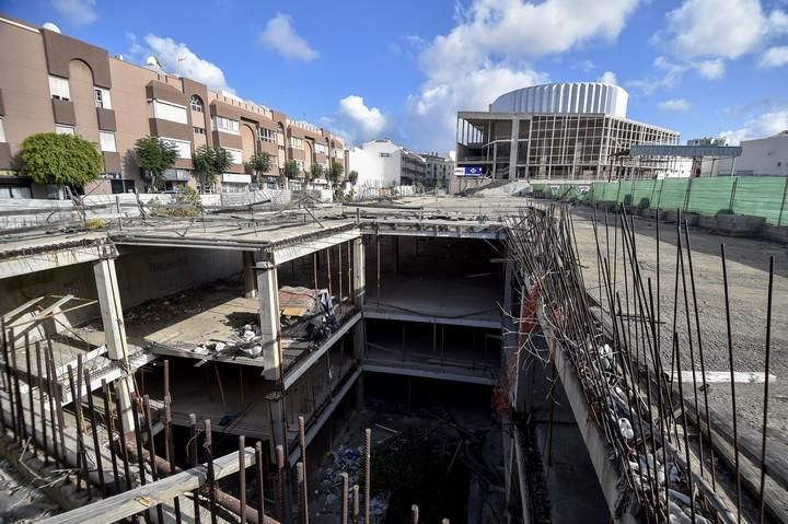 EDIFICIO A MEDIO HACER DEL PALACIO DE ...