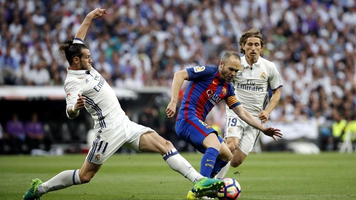 Iniesta podría descansar este miércoles tras su exhibición ante el Real Madrid