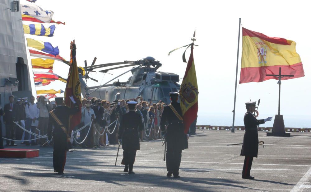 Jura de bandera civil en el portaviones Juan Carlo