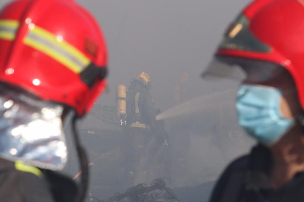 Incendio en un desguace del polígono Guadalhorce