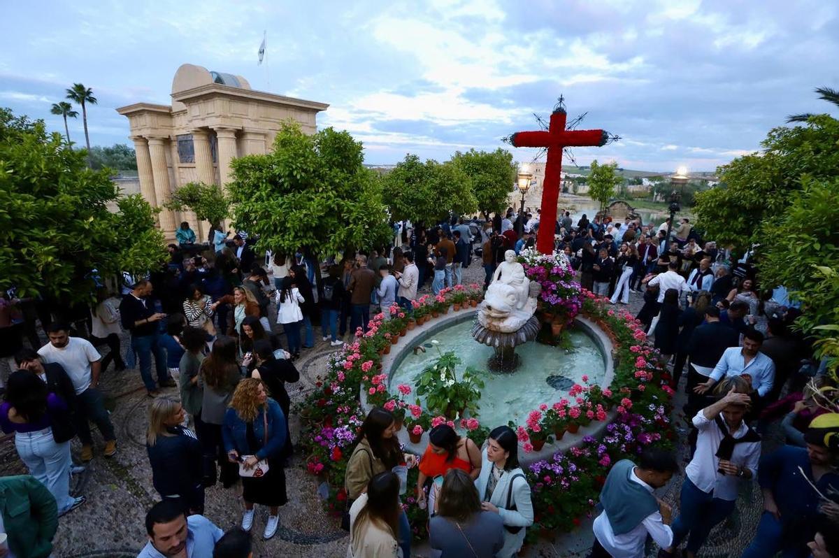 La noche toma el protagonismo en el inicio de las Cruces de MayoGALERIA CORDOBA EN